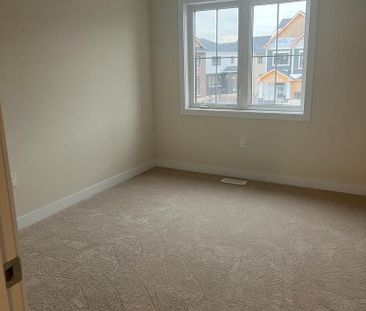 For Lease - 46 ROWLOCK ST Street, Welland, Ontario - Photo 3