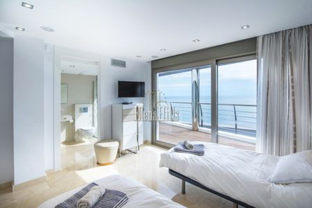 Modern seafront villa with incredible panoramic sea views in elite residential area of Altea, Alicante, Valencia - Photo 4
