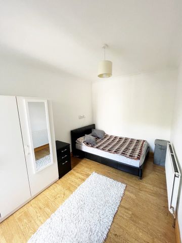 4 Bed Terraced House, Troughton Road, SE7 - Photo 4