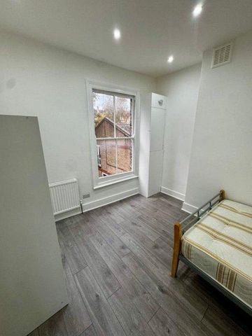 3 bedroom flat to rent - Photo 3