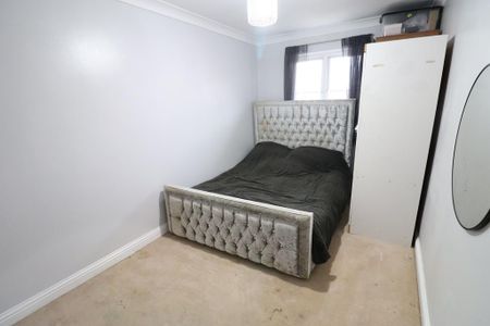 3 bedroom end of terrace house to rent - Photo 4