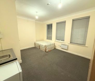 Studio Flat, High Street, HA3 - Photo 2