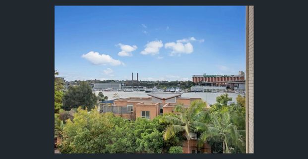 Prime Inner-City Location & Bright & Airy & Functional Design & Convenient Transport & Lifestyle & Surroundings - Photo 1