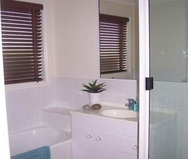 Spacious 3-Bedroom Villa Near the Uni! - Photo 5