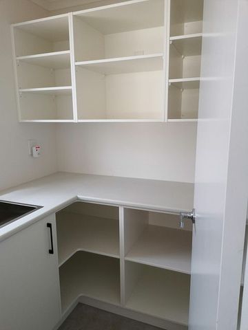 Churton Park 4 bedrooms plus study + 3 bathrooms - Photo 4