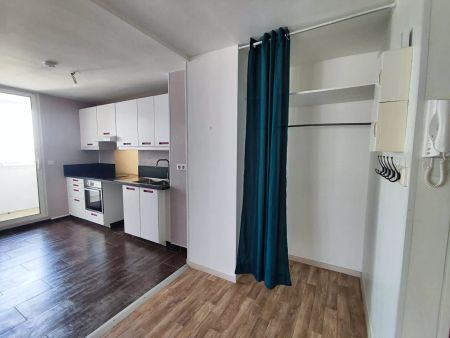 Type 4 de 70.06m² - SAINT PIERRE DES CORPS - Photo 2