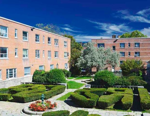 Mimico Estates | 2527 Lake Shore Blvd West, Etobicoke - Photo 1