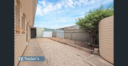 2010 BUILT FAMILY HOME THAT'S SURE TO PLEASE - Photo 5