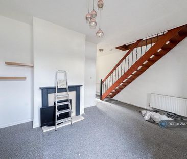 3 bedroom end of terrace house to rent - Photo 2