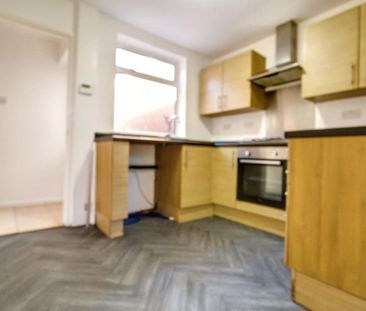 2 bedroom end of terrace house to rent - Photo 3