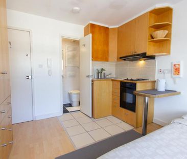 Studio to rent - Photo 2