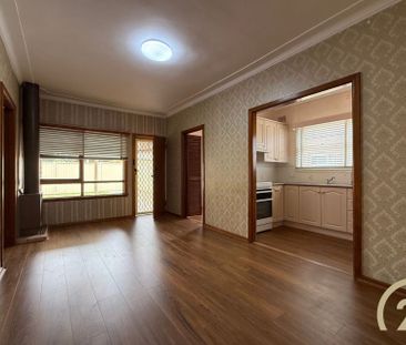 5 Bedroom Family Home in a Prime Location! - Photo 2