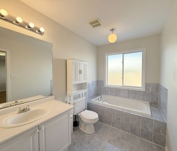 For Lease - 24 Revelstoke Crescent, Richmond Hill, Ontario - Photo 4