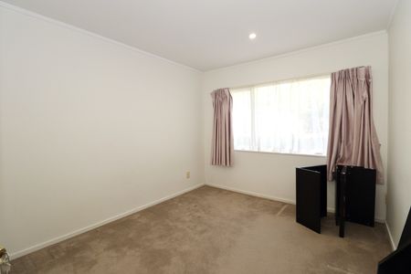 Spacious Three-Bedroom Home with Garden - Photo 3