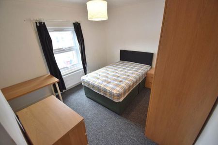 4 bedroom terraced house to rent - Photo 2