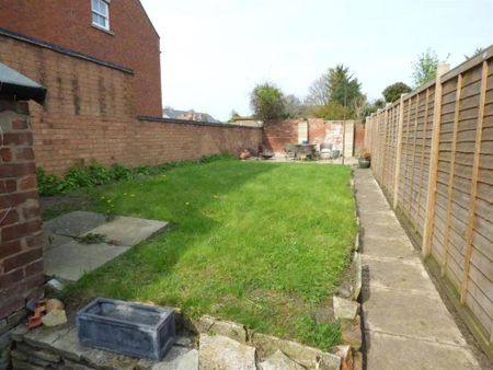 2 bedroom end of terrace house to rent - Photo 4