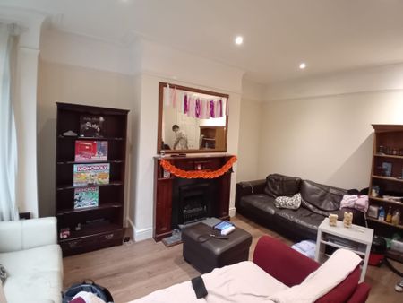 4 Bed - 47 Beechwood Mount, Burley, leeds - LS4 2NQ - Student - Photo 2