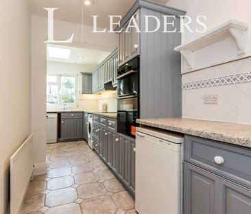 4 bedroom house to rent Caesars Walk, CR4 - Photo 1