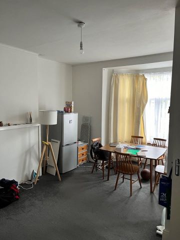 1 Bed Flat, Macfarlane Road, W12 - Photo 2