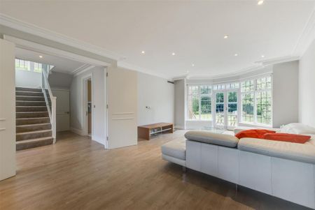 6 bedroom detached house to rent - Photo 2