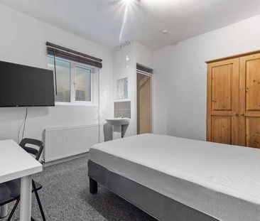 Bedroom House In Winton, BH9 - Photo 6