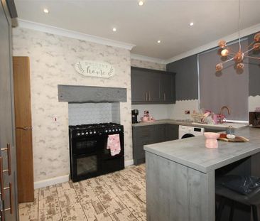 3 bedroom end of terrace house to rent - Photo 3