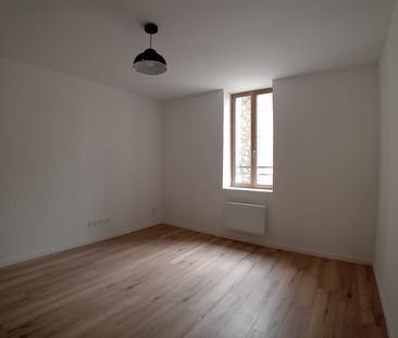 A LOUER CENTRE SIGEAN T2 ENTIEREMENT RENOVE - Photo 2