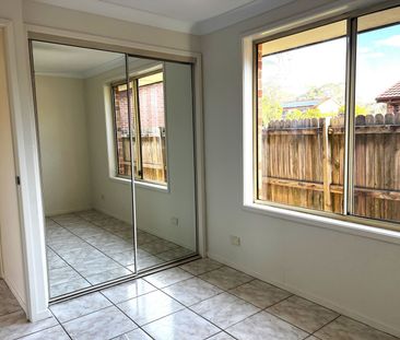 Walk to railway station - Photo 5