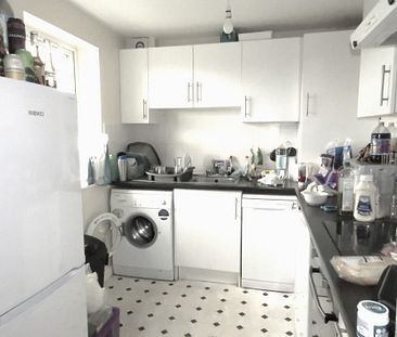 3 bed Apartment - To Let - Photo 1