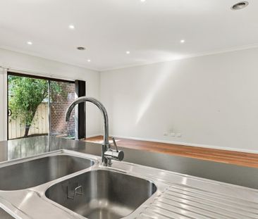 2 BEDROOM TOWNHOUSE FOR RENT IN ST ALBANS - Photo 6