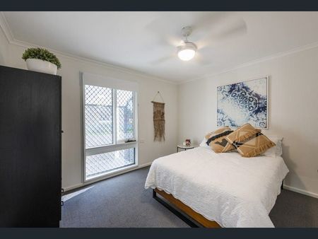 Refreshed 3 bedroom home - Photo 2