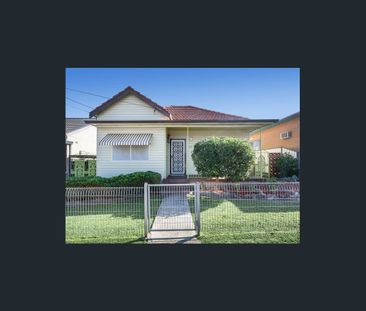WELL PRESENTED LARGE 3 BEDROOM HOME - Photo 6