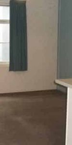 City Centre Studio Apartment - Secure and Great Location - Photo 4