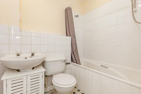 2 bedroom terraced house to rent - Photo 4