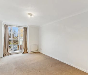 2 bedroom flat in Chiswick - Photo 4