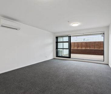 Spacious 3 Bedroom 2 Bathroom in great Location. - Photo 6
