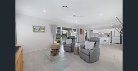 Comfort in a Peaceful Pelican Waters Street - Photo 3