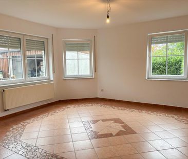 Gepflegte 2-Zimmer-Einliegerwohnung mit separaten Eingang - in ruhi... - Photo 1