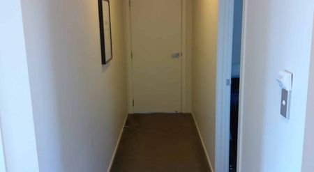 Modern 4-Bedroom Family Home - Photo 2