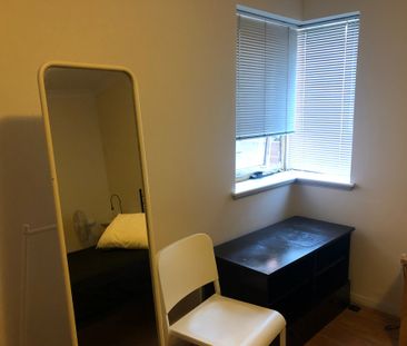 East Perth - Photo 2