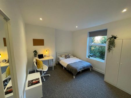 House For Rent St. Ursula Grove, Southsea - Photo 2