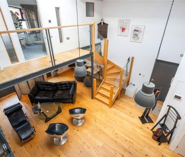 2 bedroom mews to rent - Photo 4