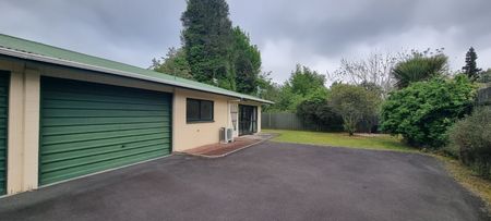 Rent Reduced – Warm & Welcoming Home - Photo 5