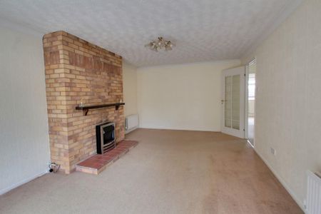 3 bedroom detached bungalow to rent - Photo 2