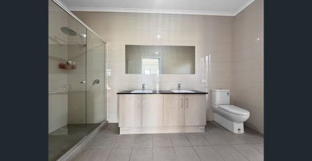 5 Bedroom Home Modern Family Living in Orleana Waters! - Photo 2