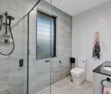 Beautiful 3 Bedroom Home in Sunshine Cove! - Photo 3