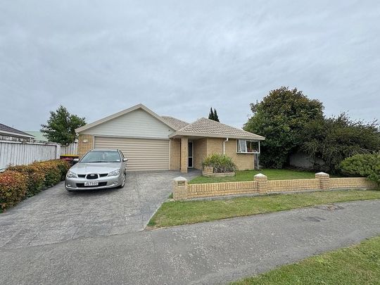 A family home in central location - Photo 1