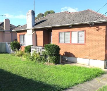 Cosy Two Bedroom Home in Great Location! - Photo 4