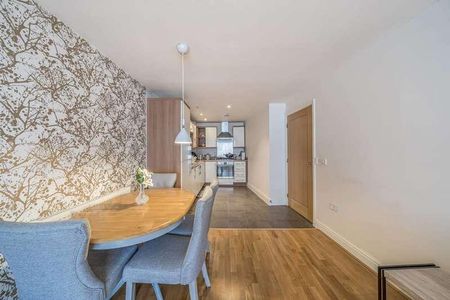 Flowers Avenue, Ruislip, HA4 - Photo 2