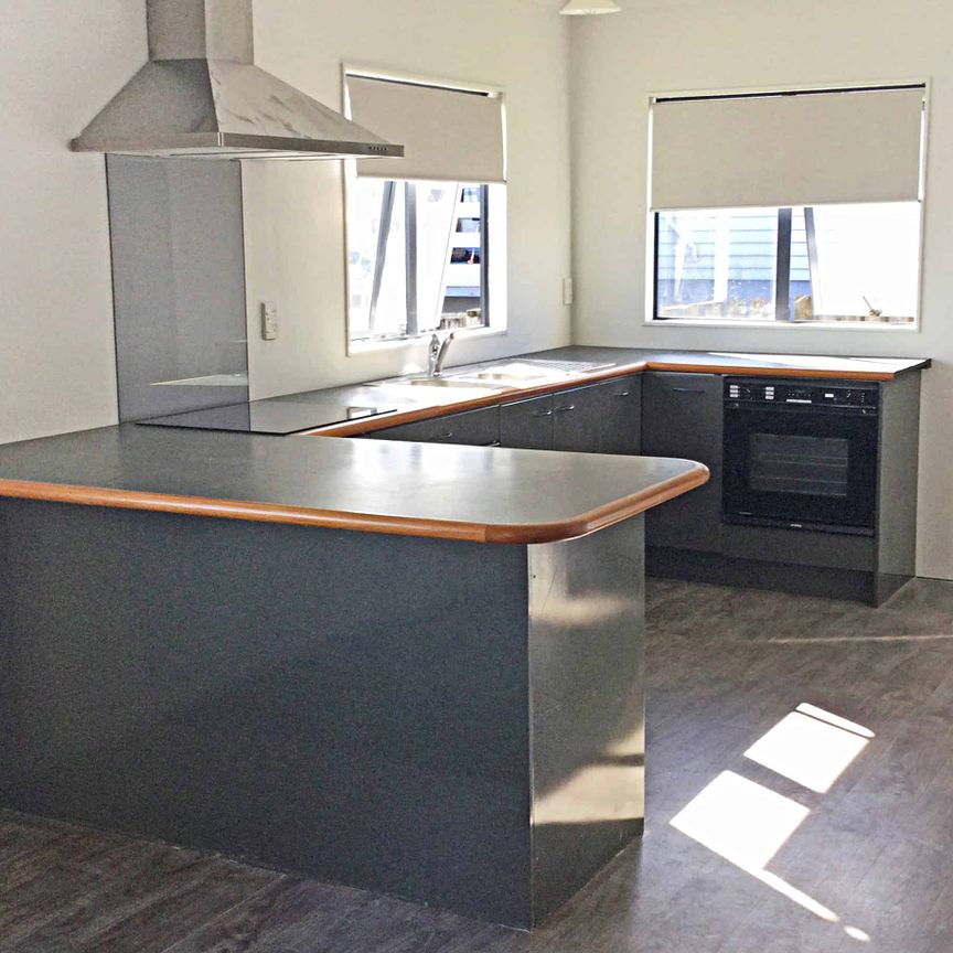 A NEW HOME FOR CHRISTMAS. - Photo 1